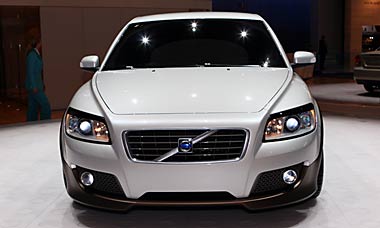 http://www.reno.ro/poze/maias2006/C30/l_Volvo_C30_08.jpg