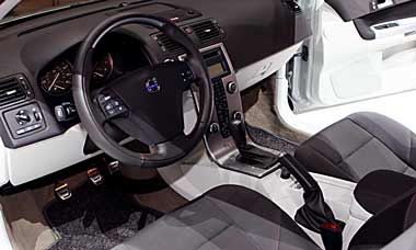 http://www.reno.ro/poze/maias2006/C30/l_Volvo_C30_37.jpg